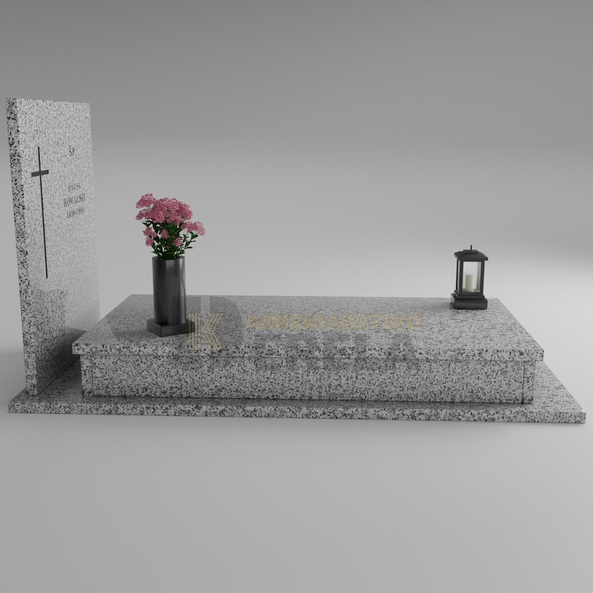 ciemny pomnik granitowy z lewej strony